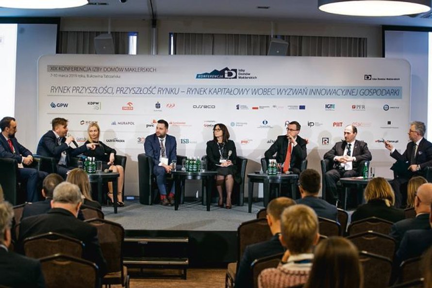 Od lewej: Marcin Wlazło (TFI PZU), Grzegorz Chłopek (NN PTE), Ludmiła Falak-Cyniak (Aegon PTE), Mich