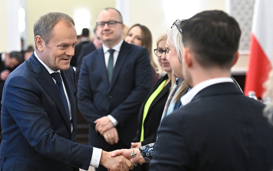 Premier Donald Tusk przed obradami rządu w siedzibie Kancelarii Prezesa Rady Ministrów w Warszawie