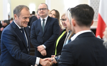 Premier Donald Tusk przed obradami rządu w siedzibie Kancelarii Prezesa Rady Ministrów w Warszawie
