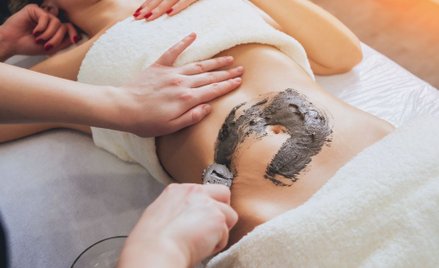 Okłady z rozgrzewającej borowiny pobudzą siły witalne, a nawet pomogą w staraniach o potomstwo.