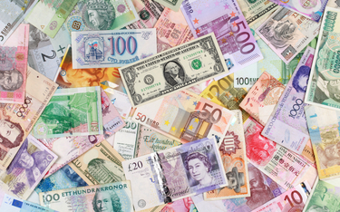 Dolar, frank i rubel pokazały siłę