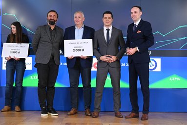 Elżbieta Feifer, Cezary Szymanek, Przemysław Tychmanowicz i Bartosz Stolarczuk z DM BOŚ