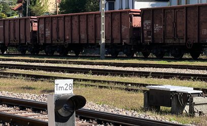 Śląskie: Cztery lata więzienia dla mężczyzny, który odczepił wagon pociągu