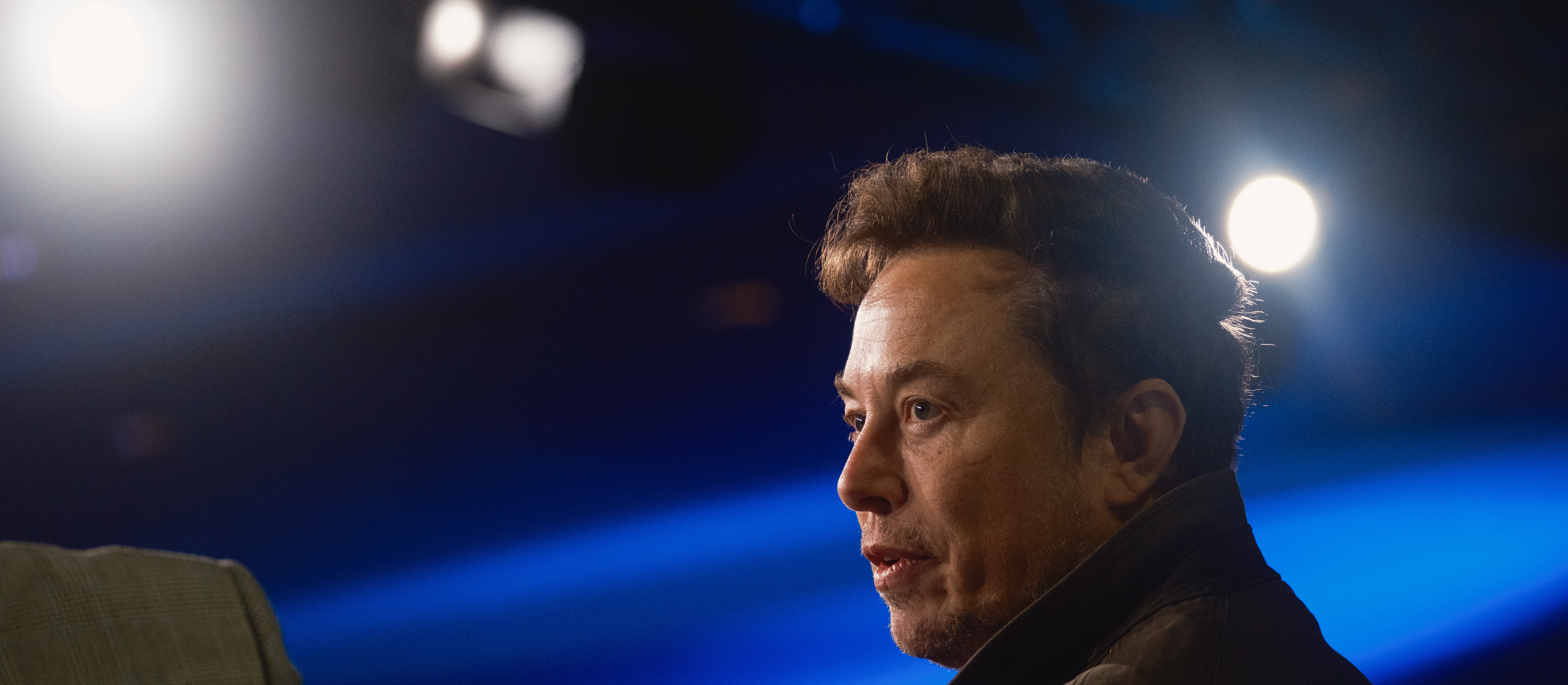 „Bardziej szalony niż Bond”. Elon Musk obiecuje latającą Teslę?