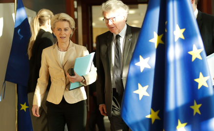 Przewodnicząca KE Ursula von der Leyen i Europejski Komisarz ds. Rynku Wewnętrznego i Usług Thierry 