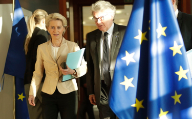 Przewodnicząca KE Ursula von der Leyen i Europejski Komisarz ds. Rynku Wewnętrznego i Usług Thierry 