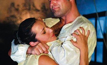 Otello dowodzi statkiem, Desdemona jest pasażerką