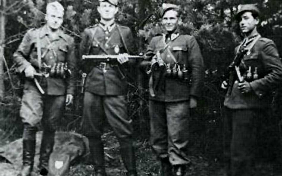 PiS obecnie sięga jednak coraz dalej wstecz, używając do budowania partyjnego poparcia historii anty