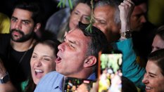 Kandydat na prezydenta Brazylii Flavio Bolsonaro z Partii Liberalnej oraz jego współpracownicy po og
