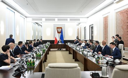 Premier Donald Tusk podczas posiedzenia rządu w Kancelarii Prezesa Rady Ministrów