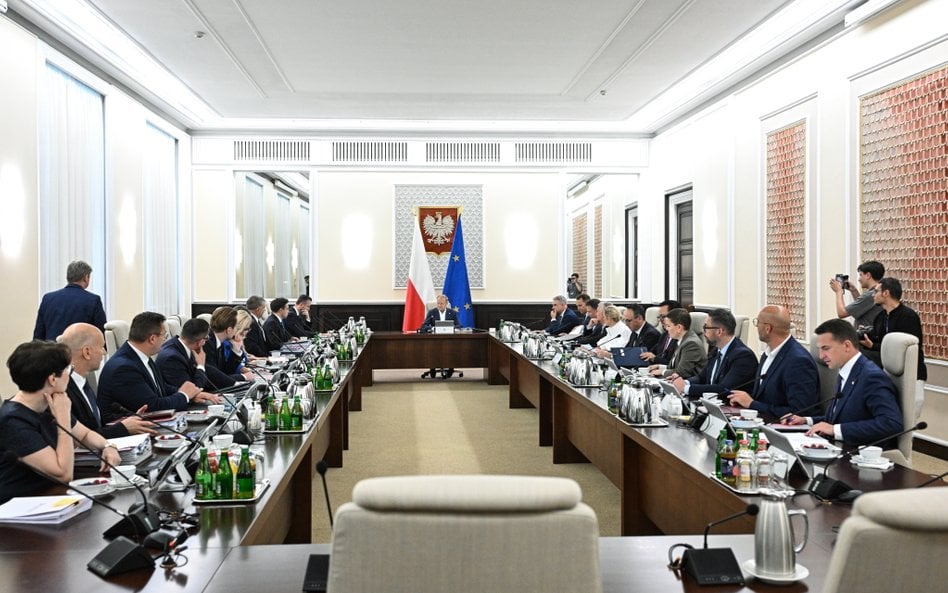 Premier Donald Tusk podczas posiedzenia rządu w Kancelarii Prezesa Rady Ministrów