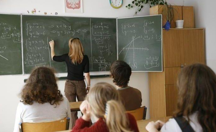Nauczyciele będą pracować dłużej za te same pieniądze?