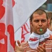 Pracownicy SEWS-P w Rawiczu uważają, że koncern chce przenieść produkcję do Rumunii. Na zdjęciu mani