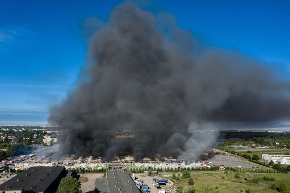 Pożar centrum handlowego przy ul. Marywilskiej 44 w Warszawie