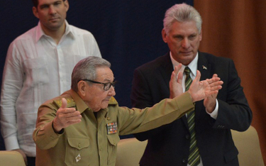 Były prezydent i aktualny I sekretarz Kubańskiej Partii Komunistycznej Raul Castro (z lewej) i obecn