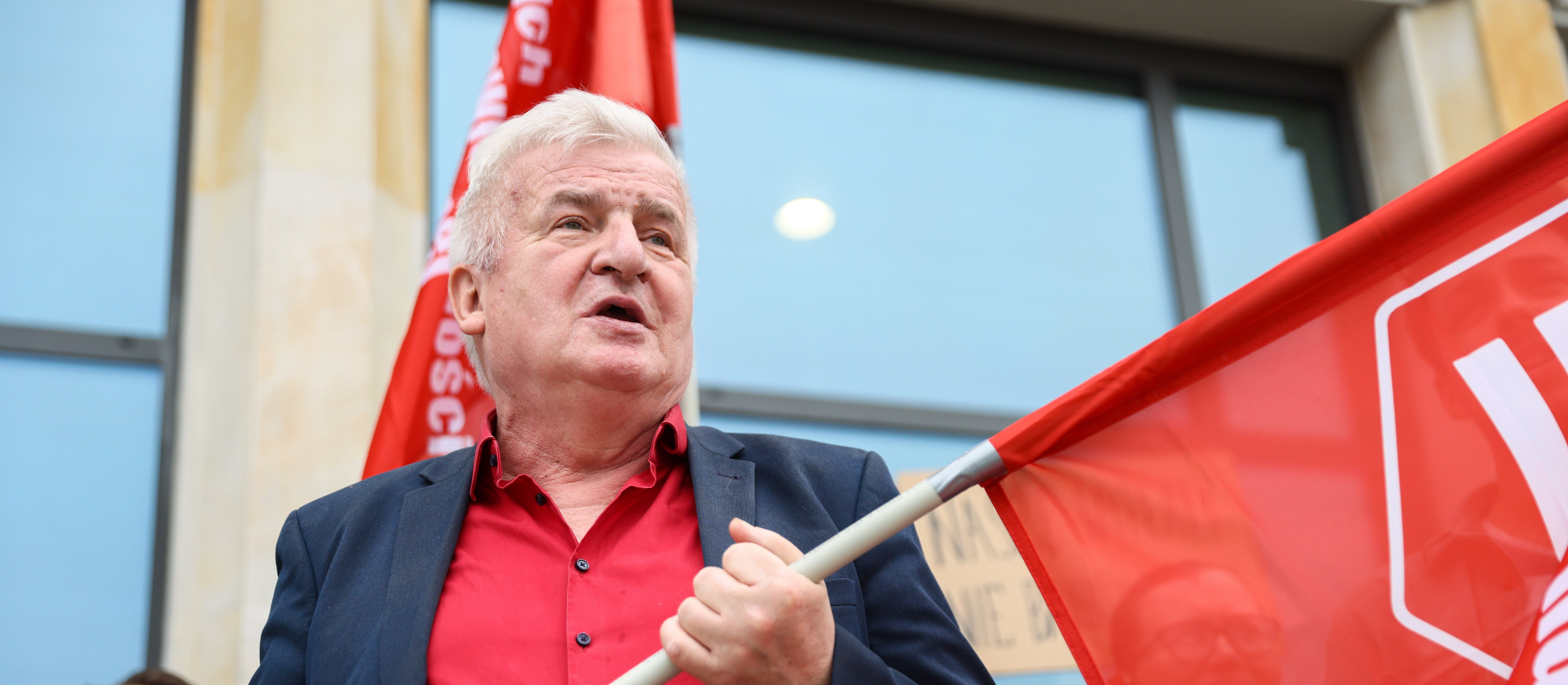 Ikonowicz założył nową partię o starej nazwie. O co walczy „czerwony książę”?