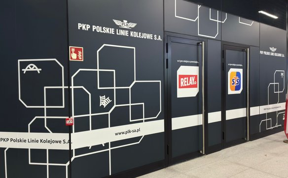 Wkrótce w hali dworca uruchomione zostaną sklepy i salony usługowe