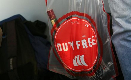 Alkohol w sklepie wolnocłowym na lotnisku tylko dla lecących poza Polskę