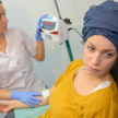 Chemioterapia, choć wydaje się najbardziej inwazyjna, działa najskuteczniej na istniejące komórki no