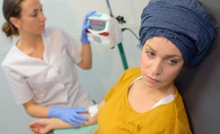 Chemioterapia, choć wydaje się najbardziej inwazyjna, działa najskuteczniej na istniejące komórki no