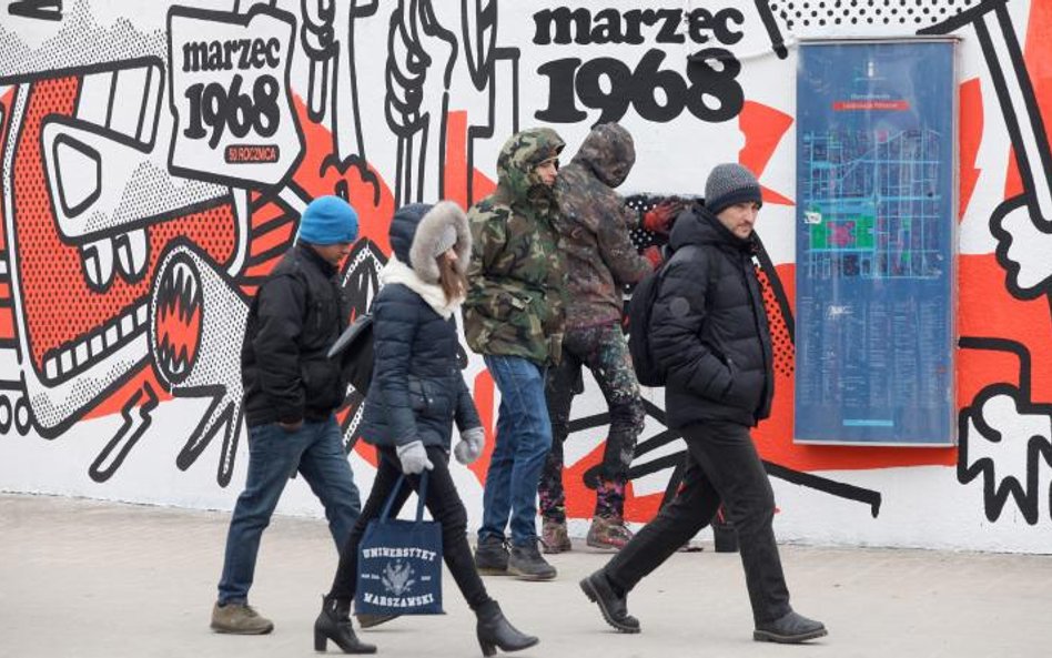 Przy stacji metra Centrum w Warszawie powstał mural poświęcony pamięci Marca ’68.