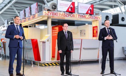 Otwarcie nowego punktu ogłosił minister spraw wewnętrznych i administracji Mariusz Kamiński (w środk