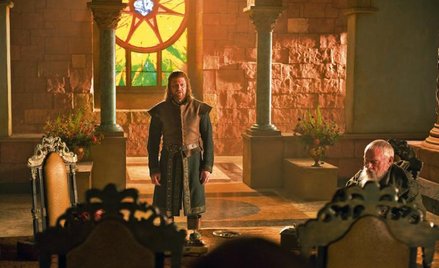 Sean Bean (z lewej) gra w serialu „Gra o tron” rolę Eddarda Starka, Lorda Północy, pana zamku Winter