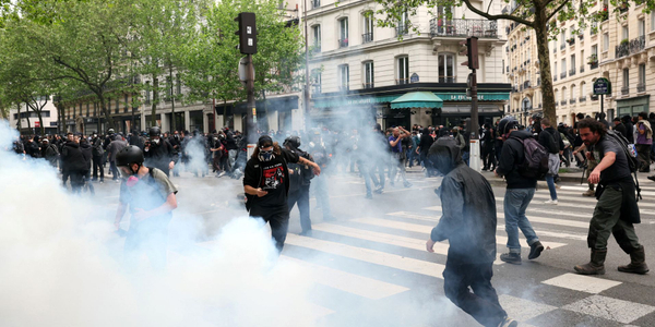 1 maja we Francji spokojniejszy niż rok temu. W Paryżu raniono 12 policjantów