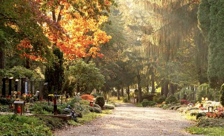 Pandemia i pamięć o zmarłych. Na dystans, ale nie gorzej