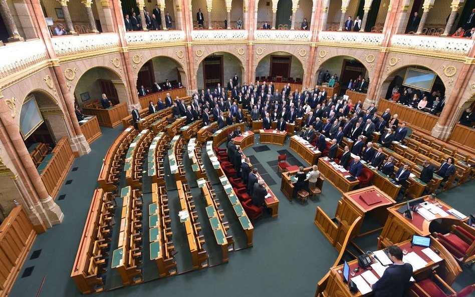 Węgry: Parlament przyjął "prawo o niewolnictwie"