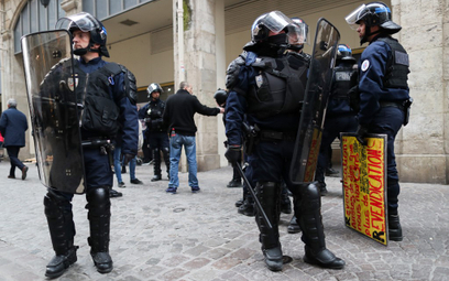 Francuski policjant popełnia samobójstwo co cztery dni