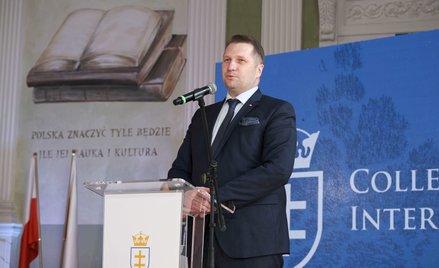 Minister edukacji i nauki Przemysław Czarnek podczas konferencji inaugurującej powstanie Collegium I