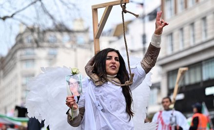 Protesty przeciwko irańskiemu rezimowi trwają w wielu miastach na świecie. Na zdjęciu marsz w Londyn