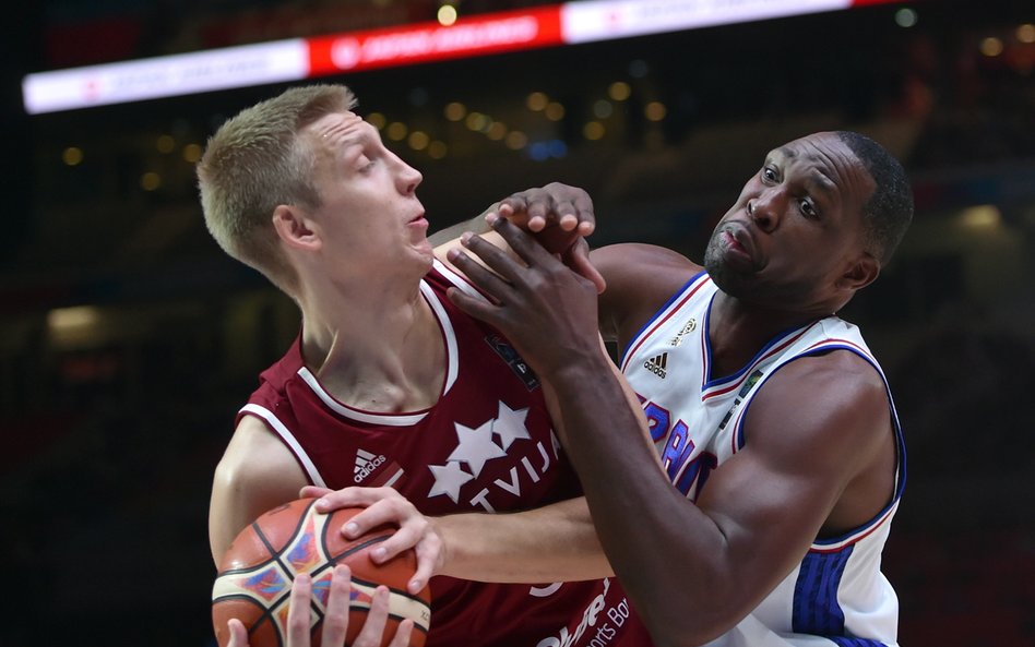 Mareks Mejeris i Charles Kahudi