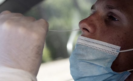 PILNE Epidemia w Polsce: Znów 900 nowych przypadków