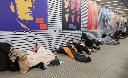 Uchodźcy z Ukrainy na dworcu Warszawa Centralna