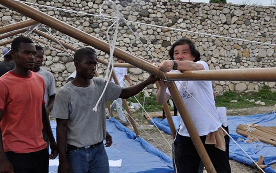 Shigeru Ban pracuje na Haiti - Paper Emergency Shelter for Haiti, Port-au-Prince, Haiti, 2010 Photo 