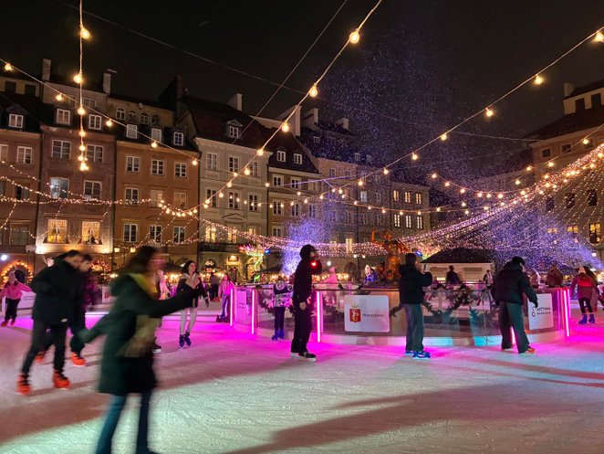 Mieszkańcy i turyści mogą podziwiać rozświetlone ulice Starego i Nowego Miasta