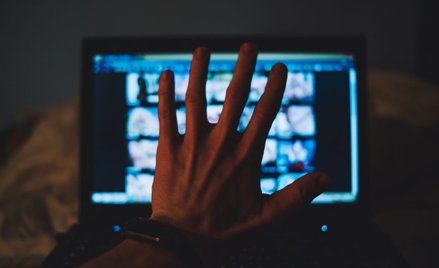 Rząd ustawowo zachęci do blokowania niecenzuralnych treści