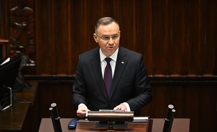 Prezydent RP Andrzej Duda przemawia podczas pierwszego posiedzenie Sejmu X kadencji na sali obrad Se