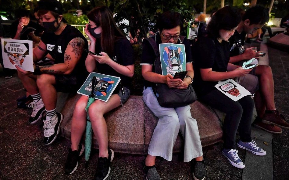 Hongkong: policja pacyfikuje demonstrantów gazem