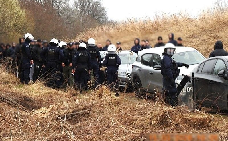 Policja udaremniła leśną ustawkę. Pseudokibice chcieli „zbierać grzyby”