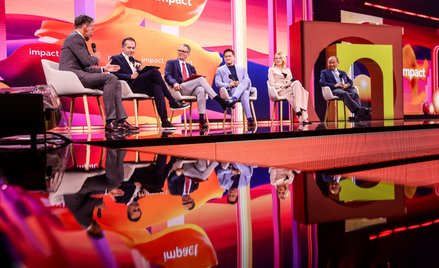 Uczestnicy debaty „Zmieniający się świat: jak reagować lokalnie na globalne zmiany”