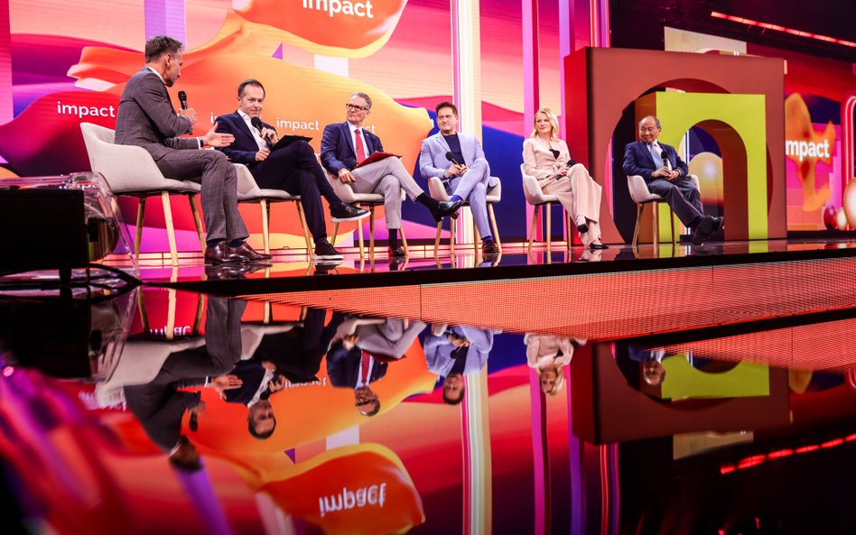 Uczestnicy debaty „Zmieniający się świat: jak reagować lokalnie na globalne zmiany”