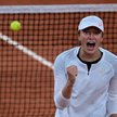 Wielka radość w Paryżu: Iga Świątek pokonała Simonę Halep 6:1, 6:2