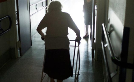 Szacuje się, że ćwierć miliona Polaków w podeszłym wieku wymaga opieki innej osoby