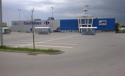 Chojnice: Mężczyzna płonął pod marketem