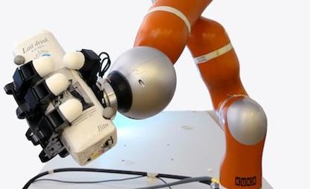 Maszyna wspomagana jest przez kilka kamer.