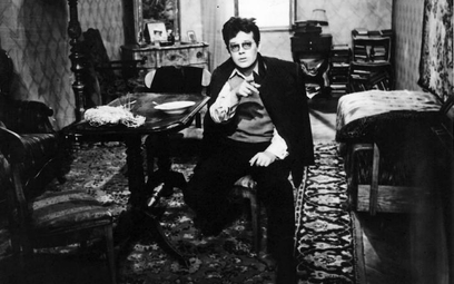 Zbigniew Cybulski na planie filmu „Jak być kochaną”, 1963.
