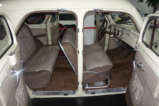 Kilkuletnia renowacja przyniosła wspaniałe efekty. 90-latek ma klasę i wdzięk. Fot. Muzeum Pojazdów 